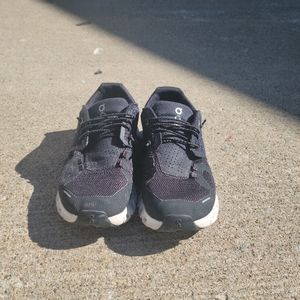 OnCloud Women's size 7 shoes